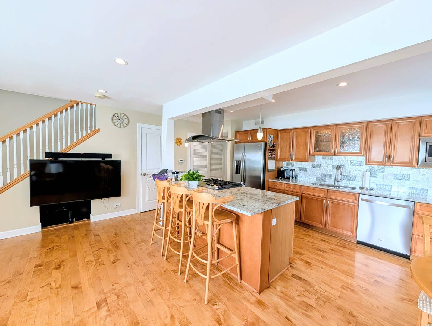 779 Pahl RD #779, Elk Grove Village, IL 60007