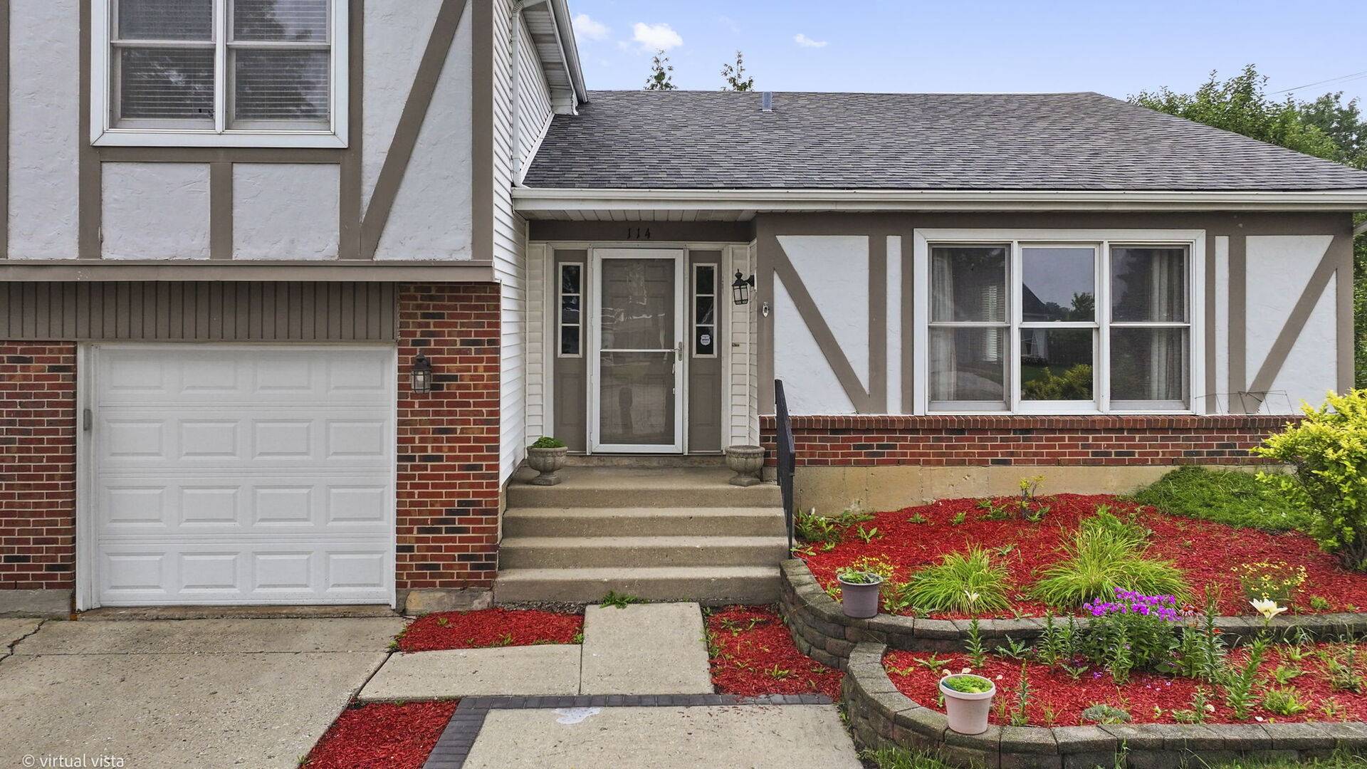 114 Wren CT, Glendale Heights, IL 60139