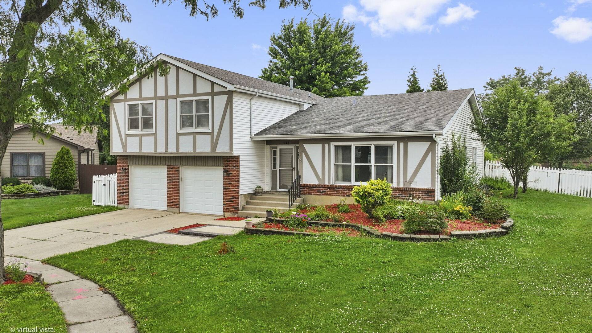 114 Wren CT, Glendale Heights, IL 60139