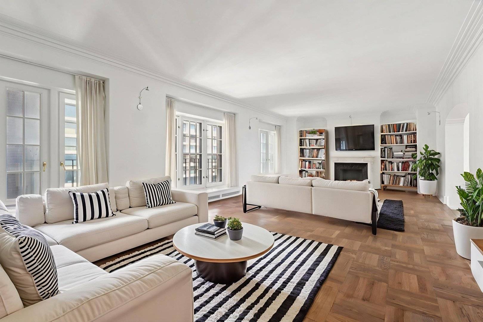 421 W Melrose ST #21AD, Chicago, IL 60657