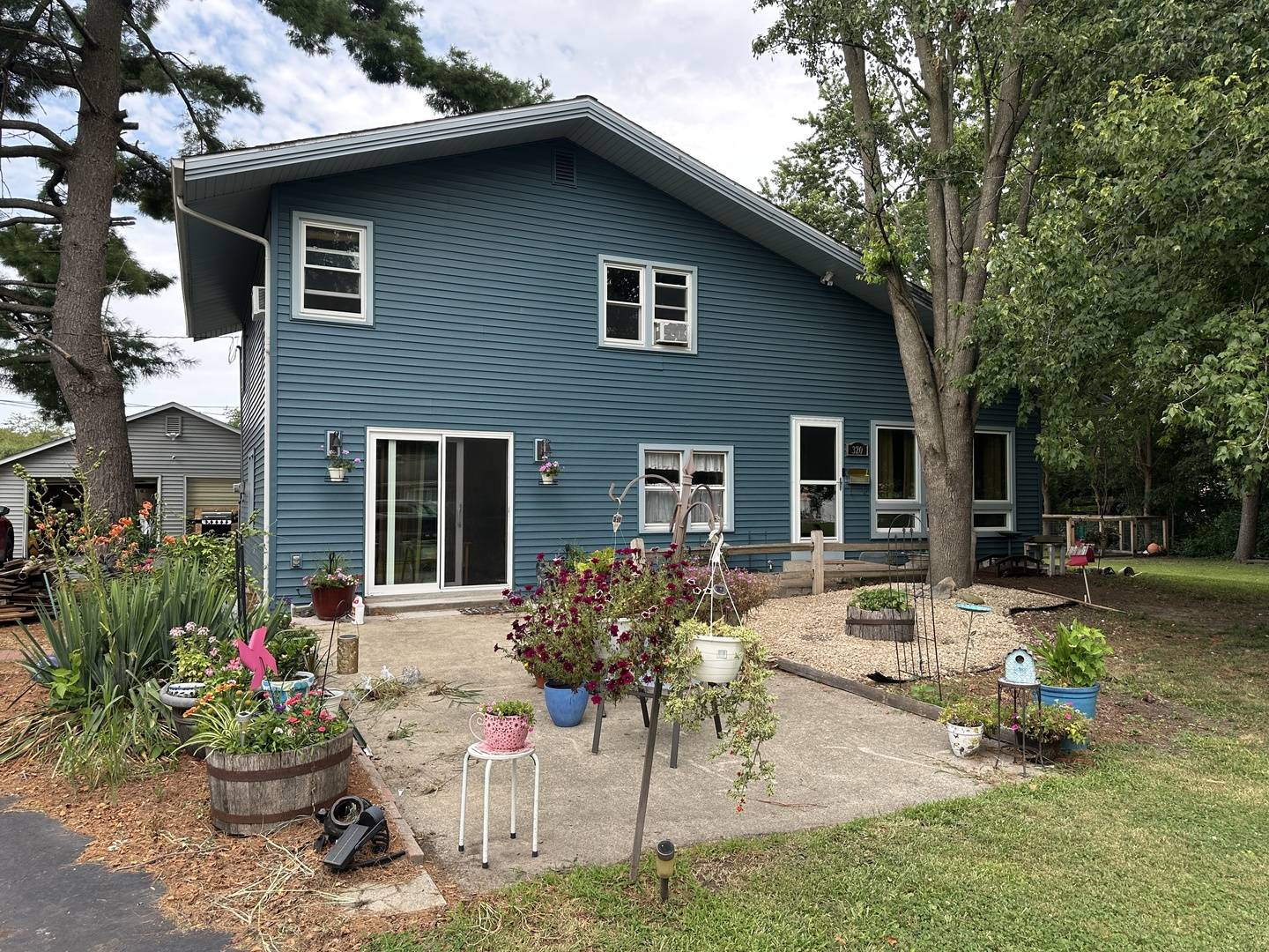 320 E Lincoln AVE, Watseka, IL 60970