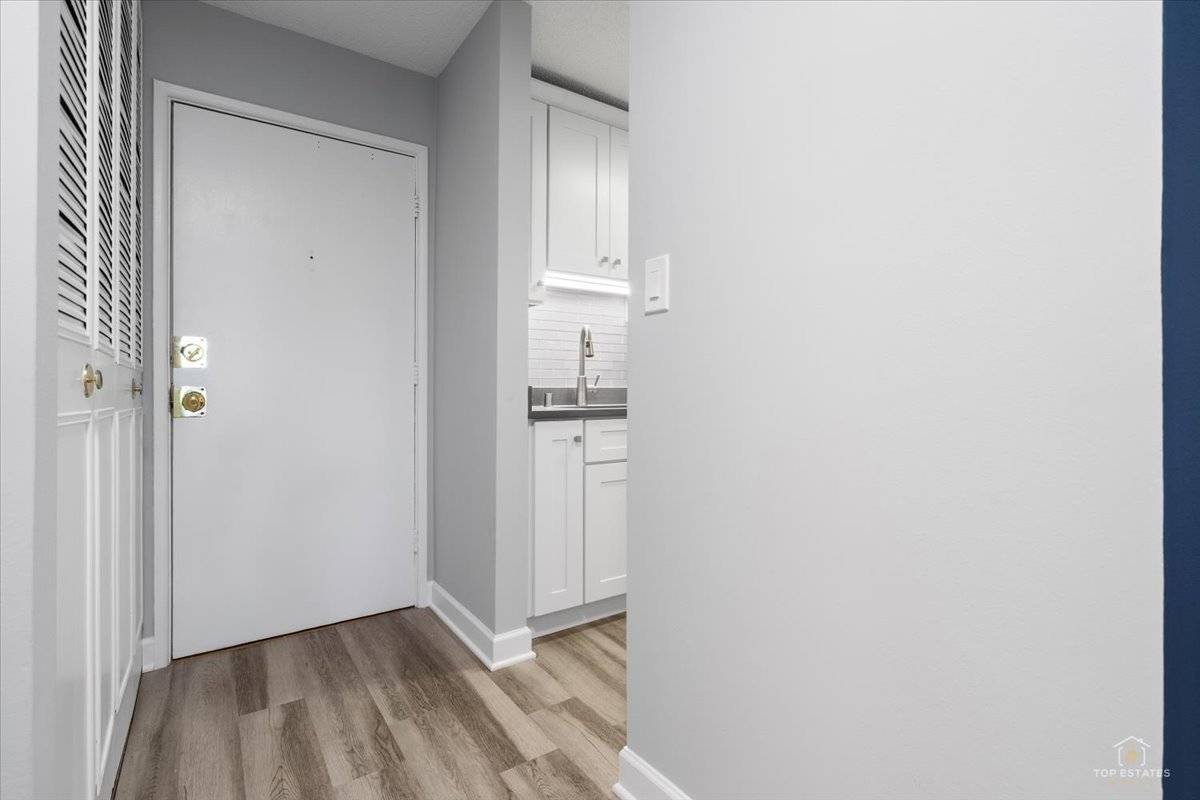 1206 S New Wilke RD #306, Arlington Heights, IL 60005