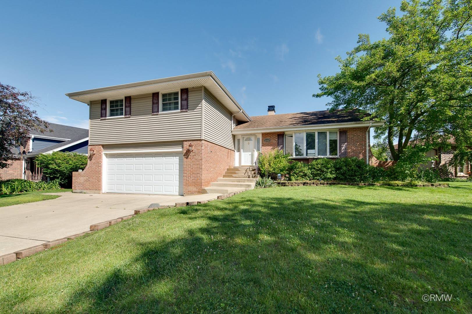 1233 N Hickory TRL, Addison, IL 60101