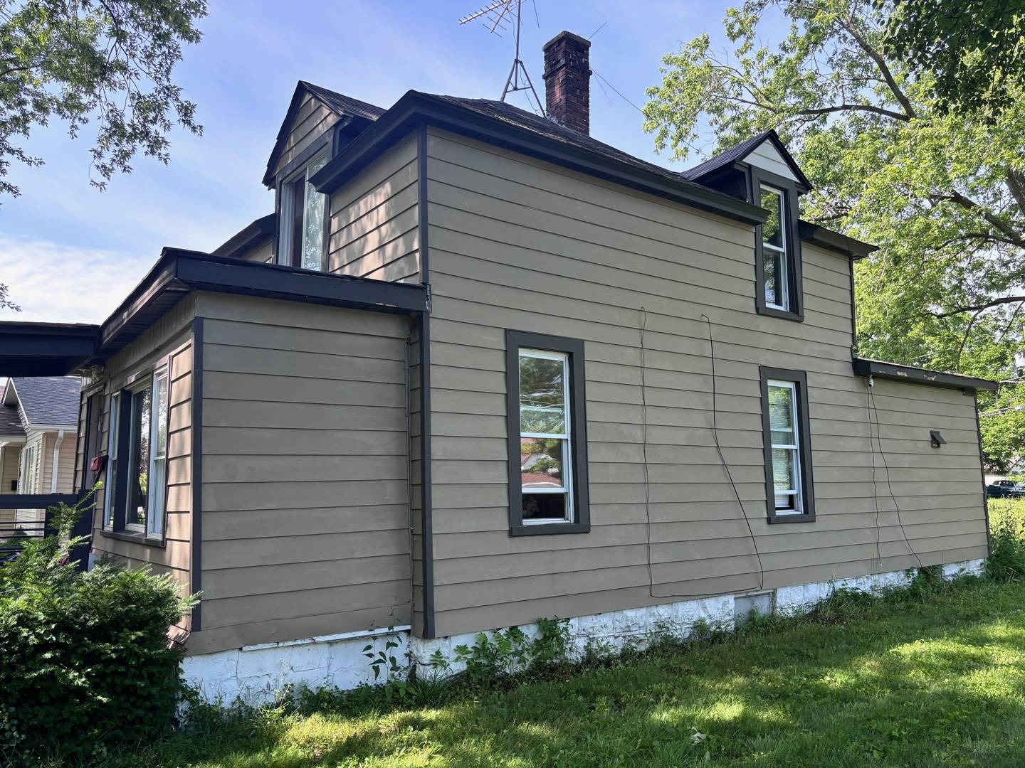 3216 Ezra AVE, Zion, IL 60099