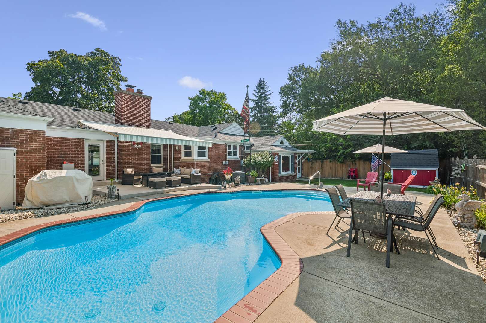 1432 Robinhood LN, La Grange Park, IL 60526