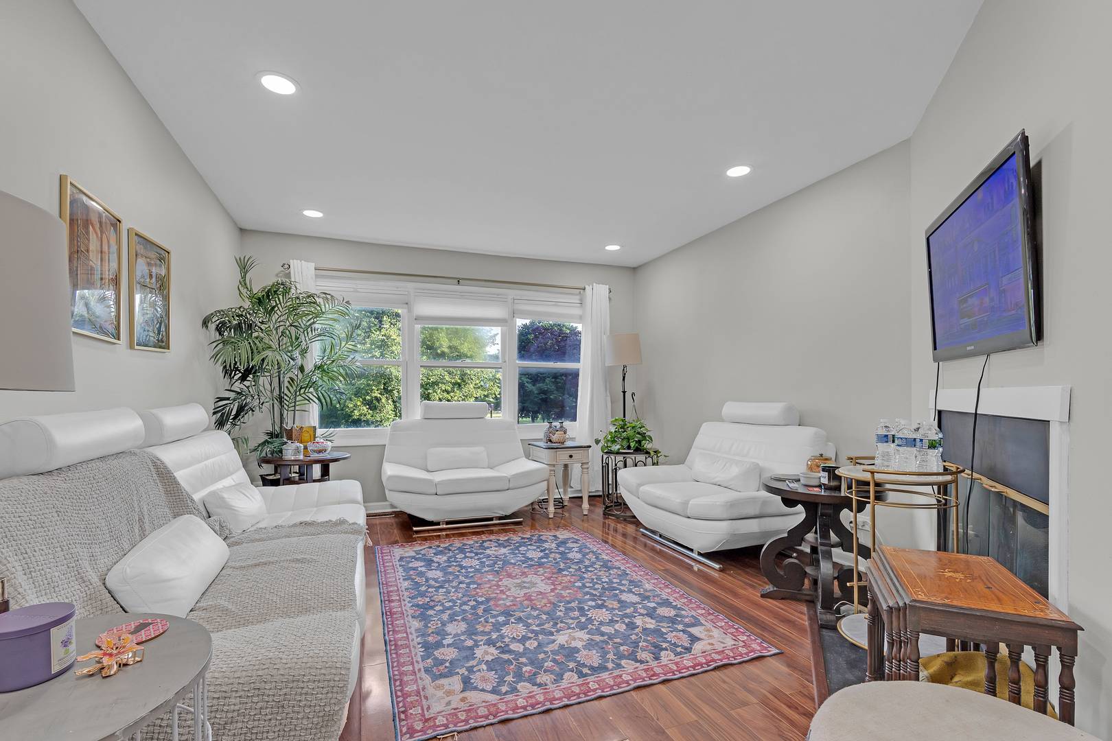 1916 Cheltenham PL, Schaumburg, IL 60194