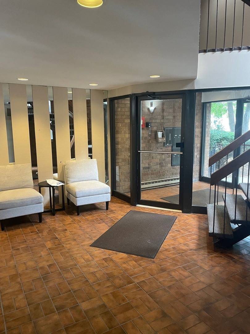 230 N OLD OAK DR #171, Buffalo Grove, IL 60089