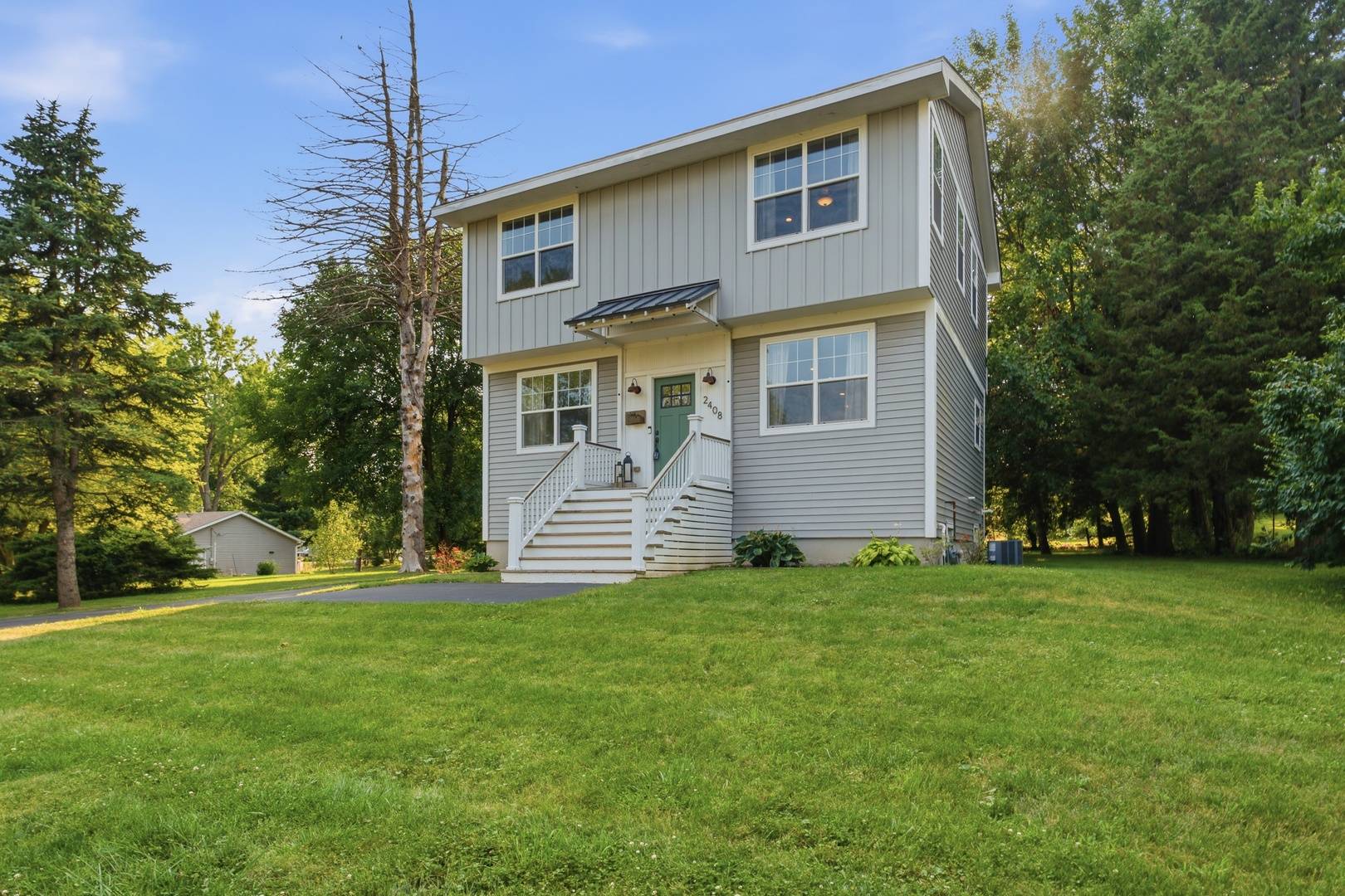 2408 N Spojnia RD N, Mchenry, IL 60050