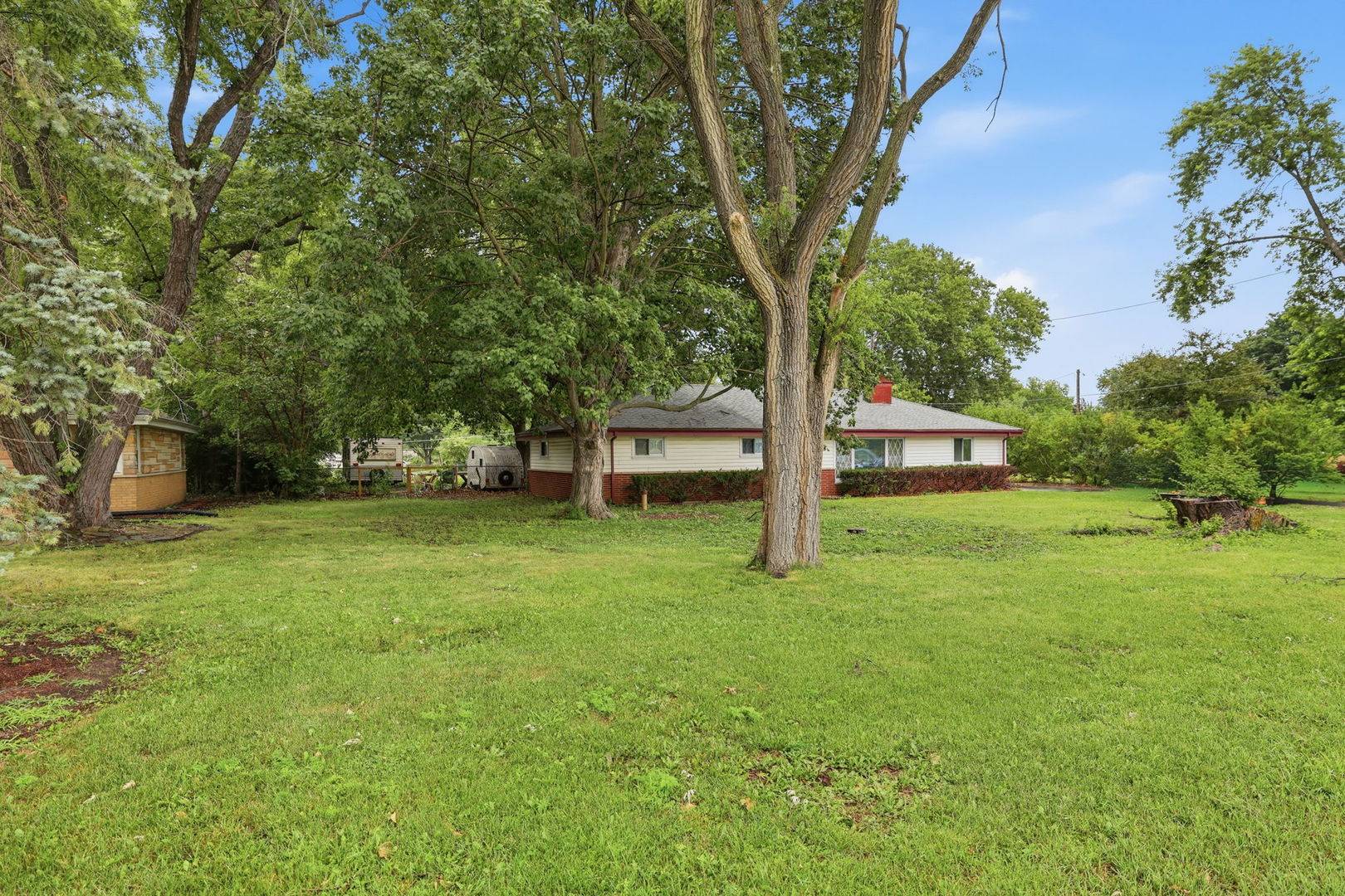 608 E Camp Mcdonald RD, Prospect Heights, IL 60070