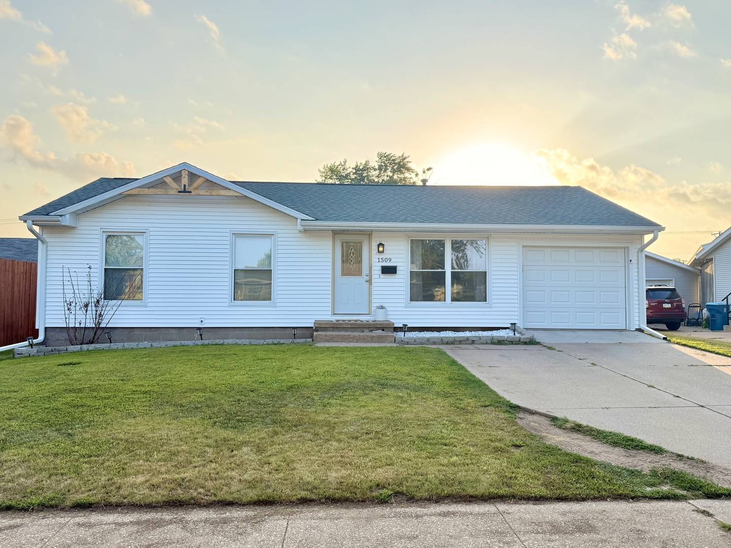 1509 6th AVE, Camanche, IA 52730