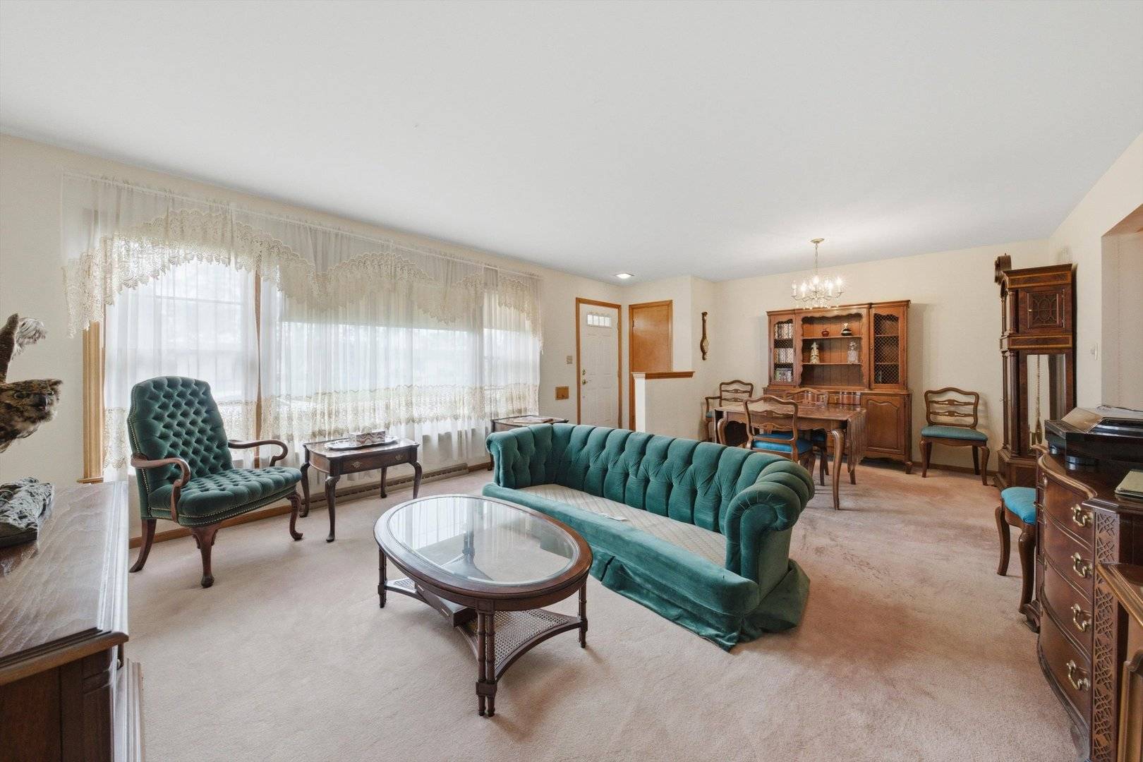 1944 Gardner RD, Westchester, IL 60154
