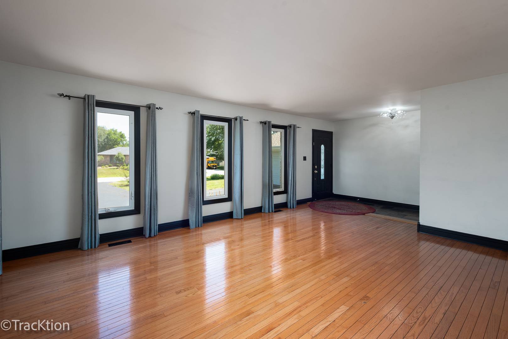 11S560 Whittington LN, Naperville, IL 60564