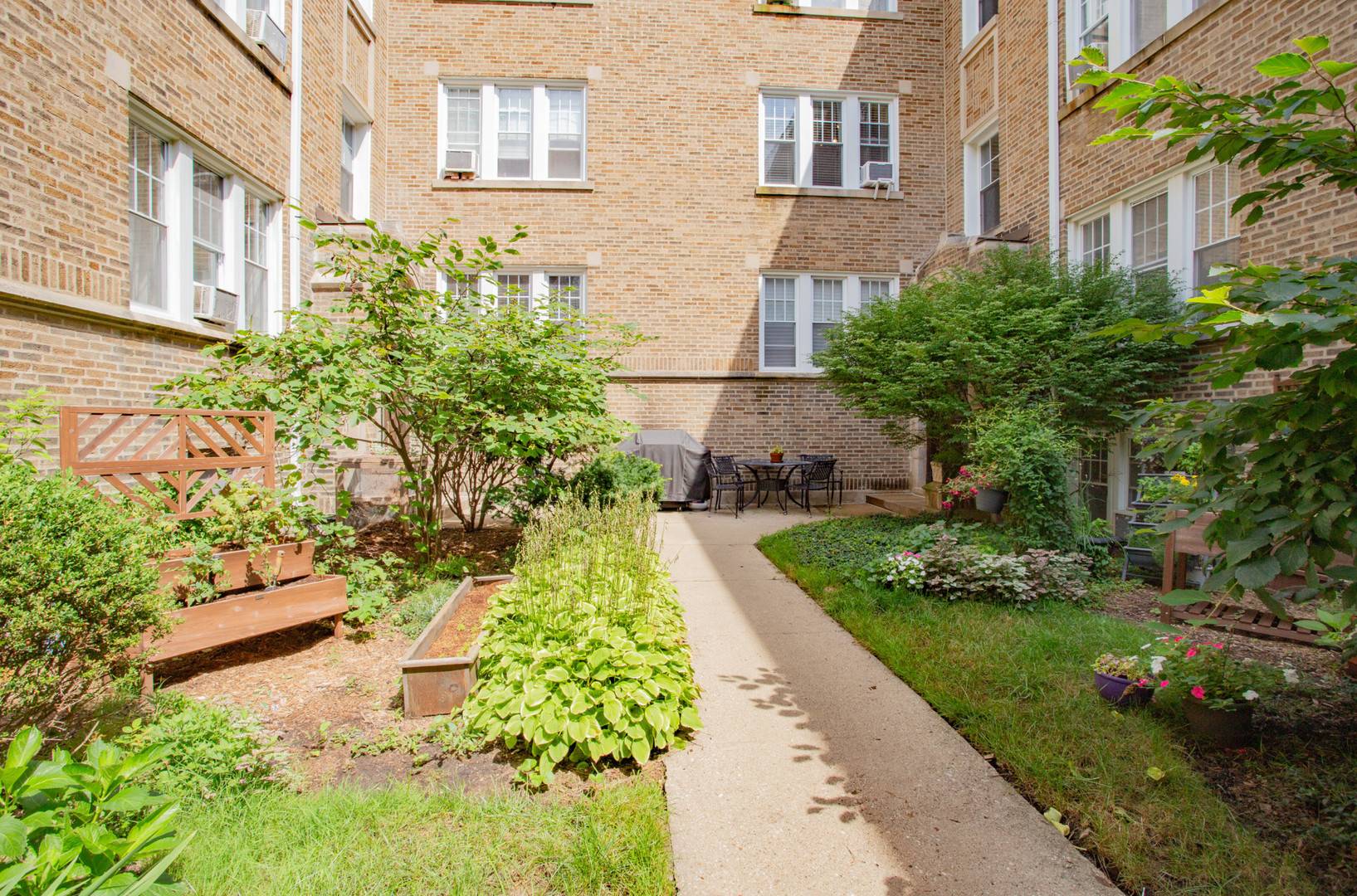 719 Reba PL #2N, Evanston, IL 60202