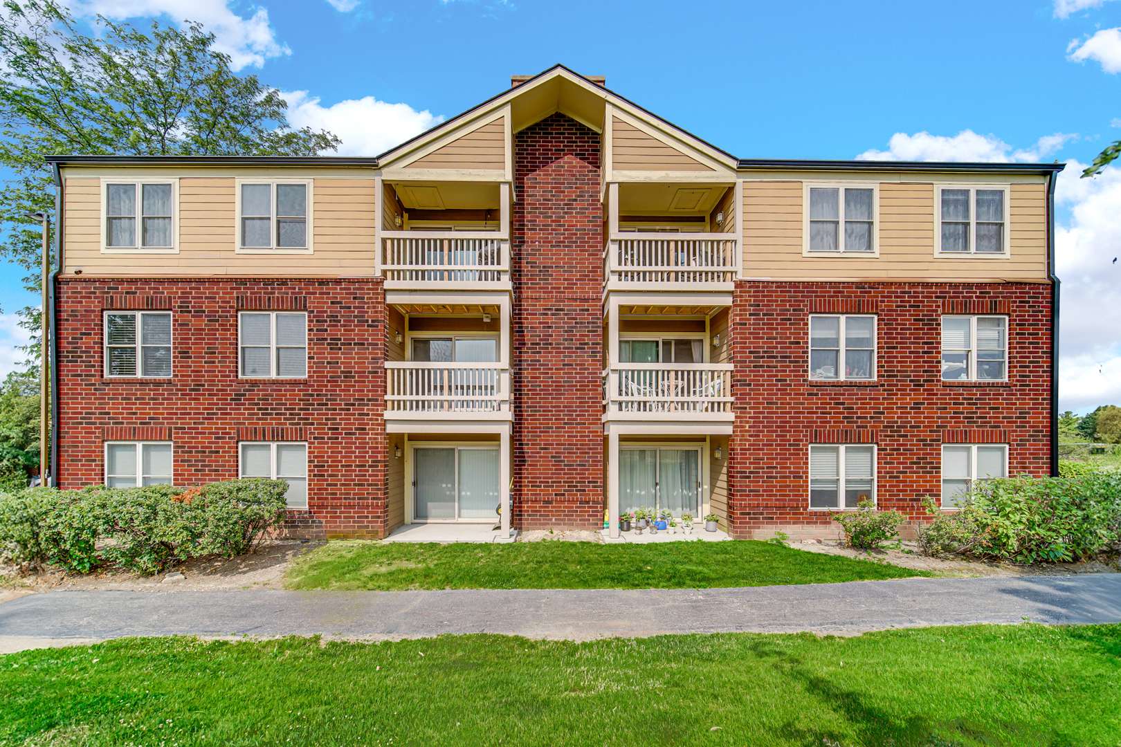 213 GLENGARRY DR #211, Bloomingdale, IL 60108