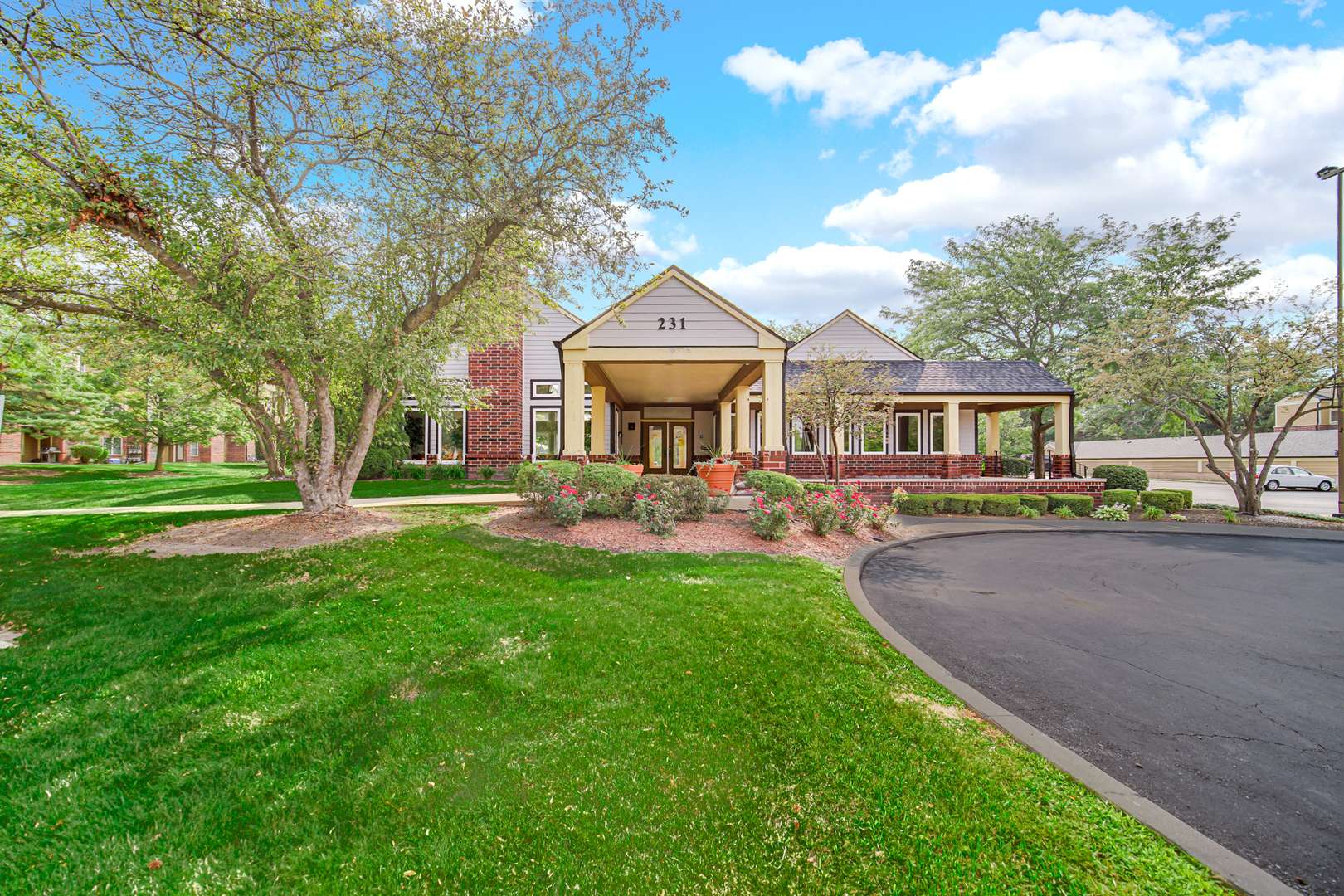 213 GLENGARRY DR #211, Bloomingdale, IL 60108