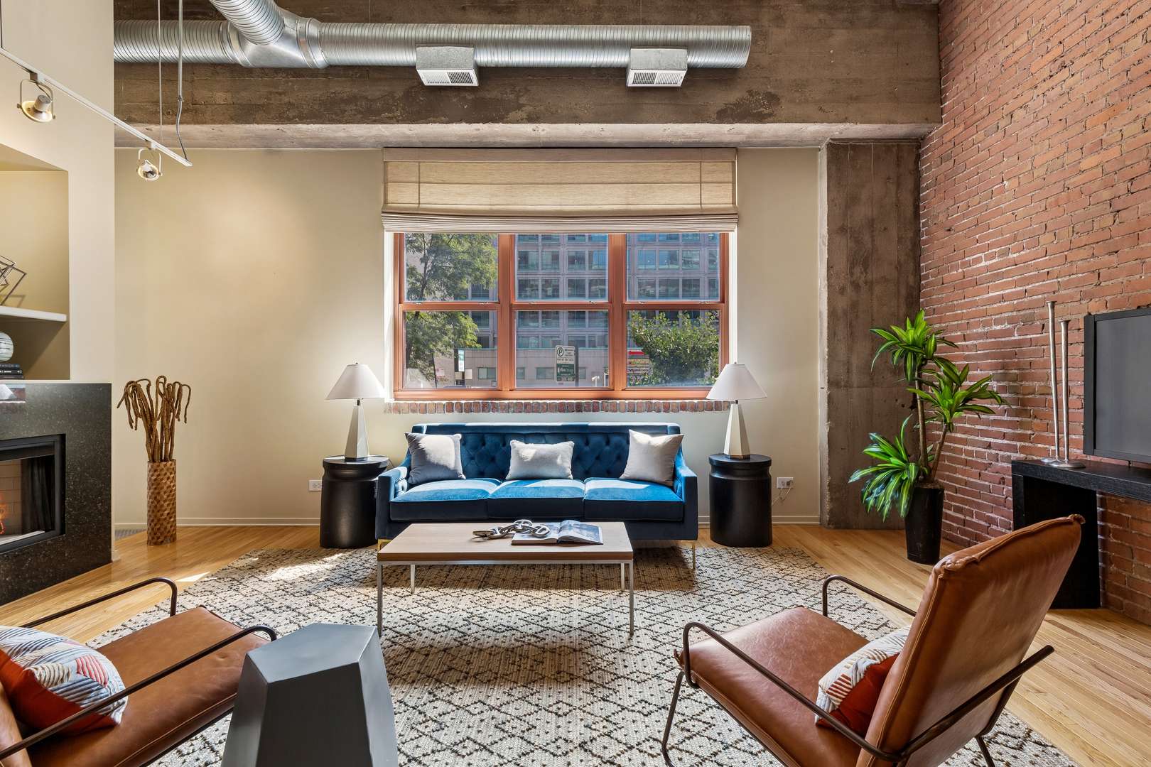 360 W Illinois ST #1F, Chicago, IL 60654