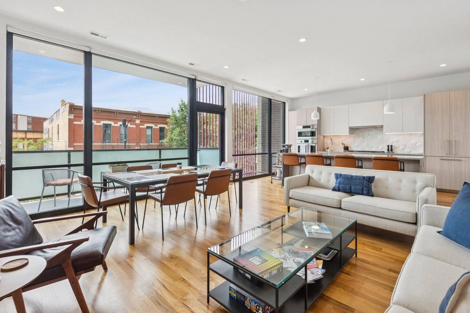 1827 N Milwaukee AVE #301, Chicago, IL 60647