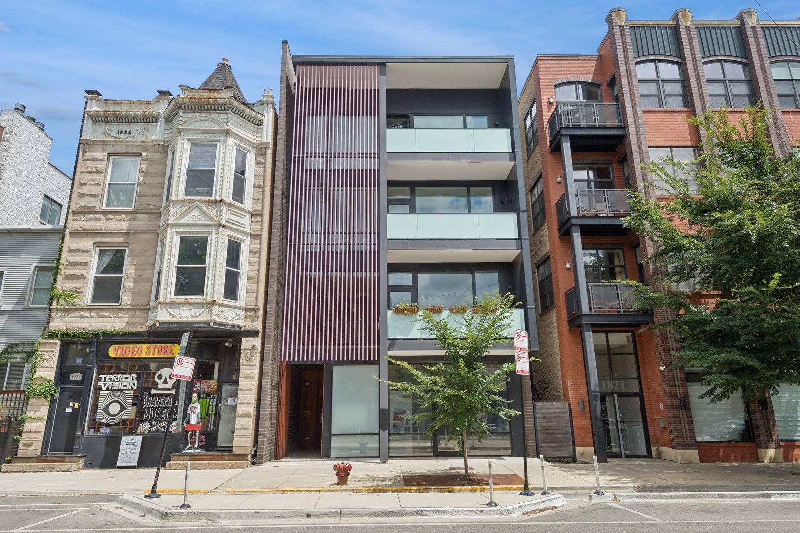 1827 N Milwaukee AVE #301, Chicago, IL 60647