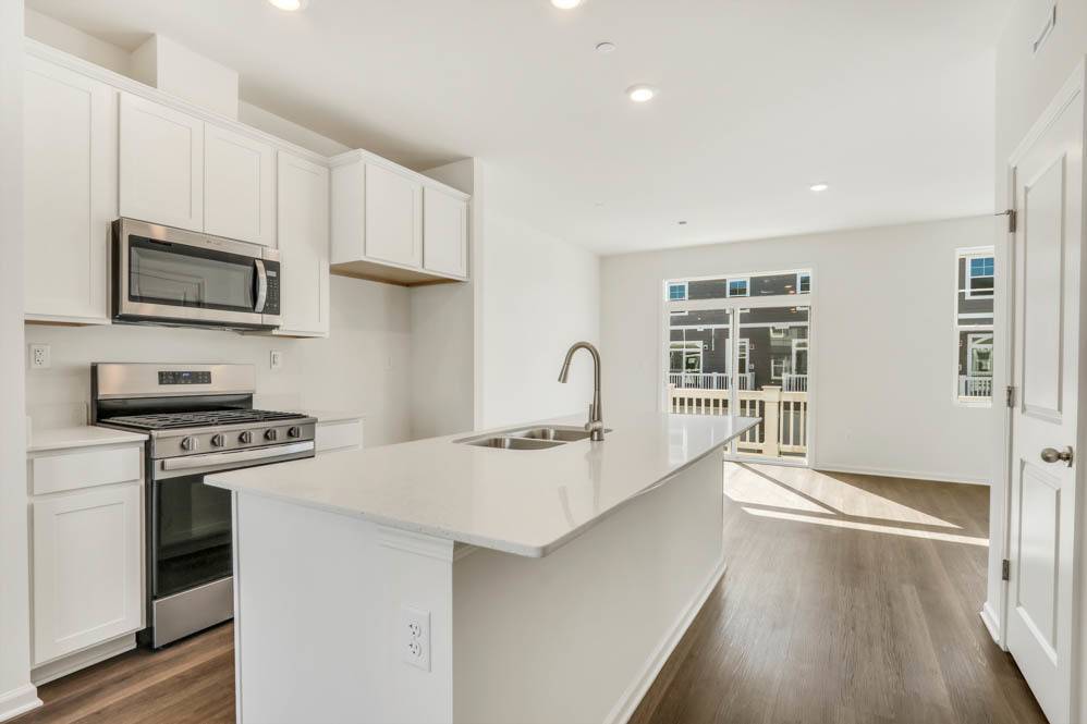 2052 Yellowstone BLVD, Mundelein, IL 60060