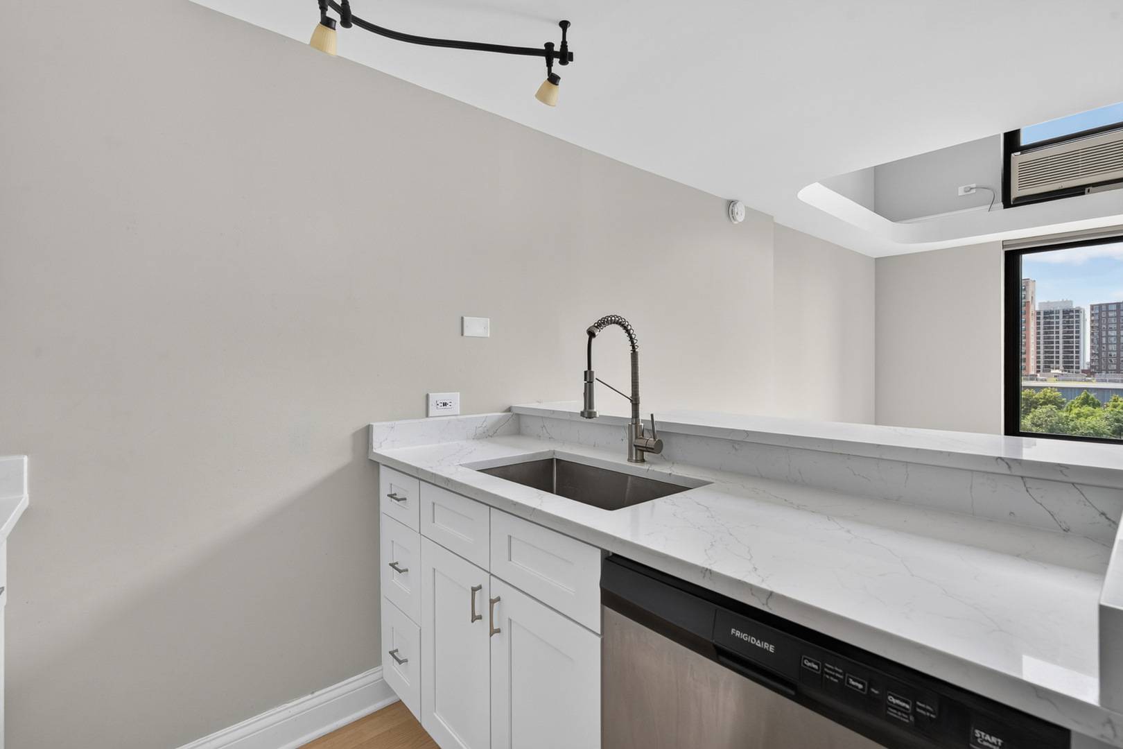 1221 N Dearborn ST #812N, Chicago, IL 60610