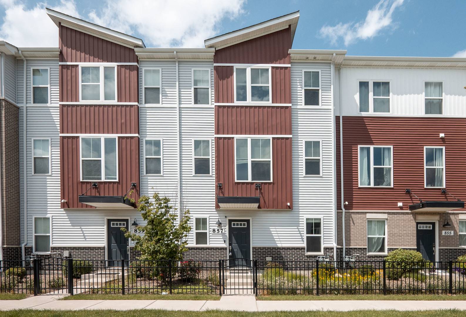 857 Finley DR, Aurora, IL 60504