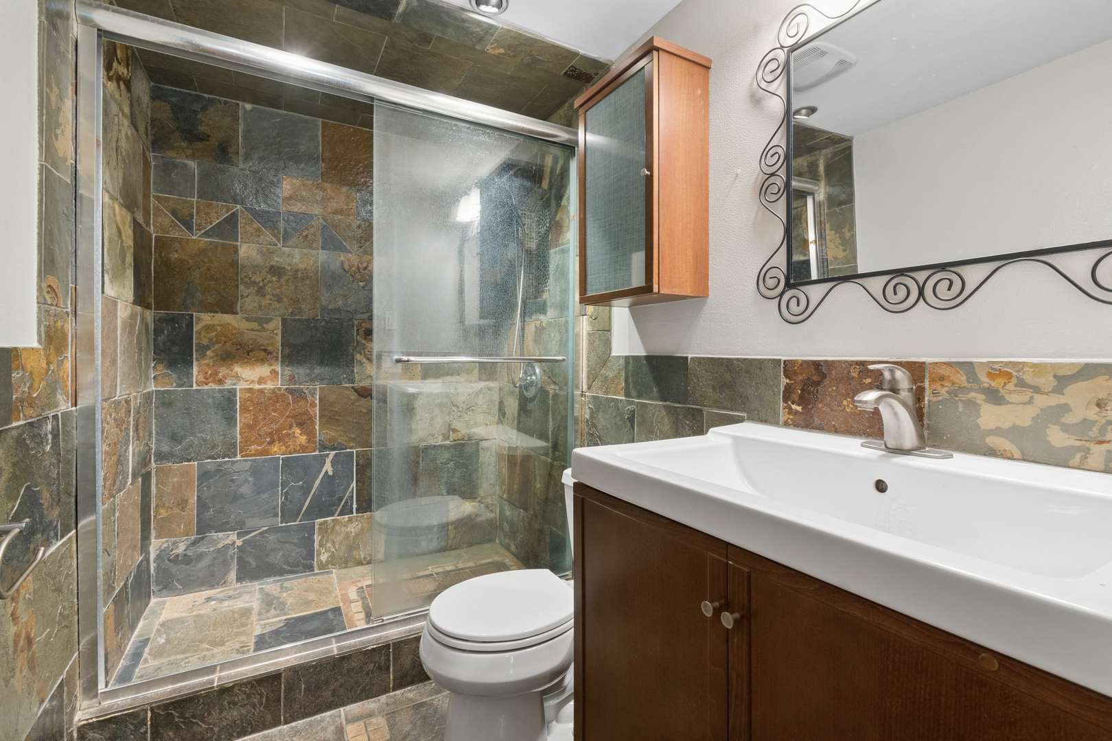 930 Perrie DR #104, Elk Grove Village, IL 60007