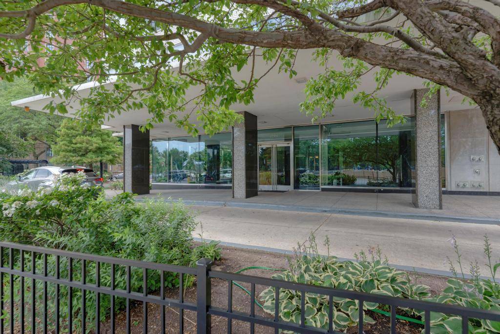3900 N Lake Shore DR #12E, Chicago, IL 60613