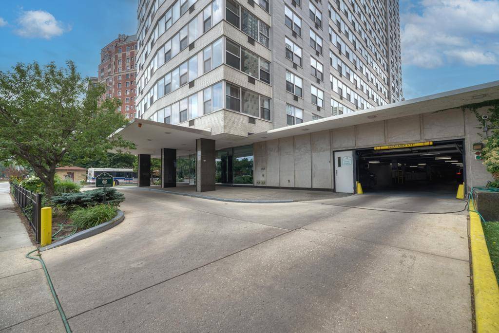 3900 N Lake Shore DR #12E, Chicago, IL 60613
