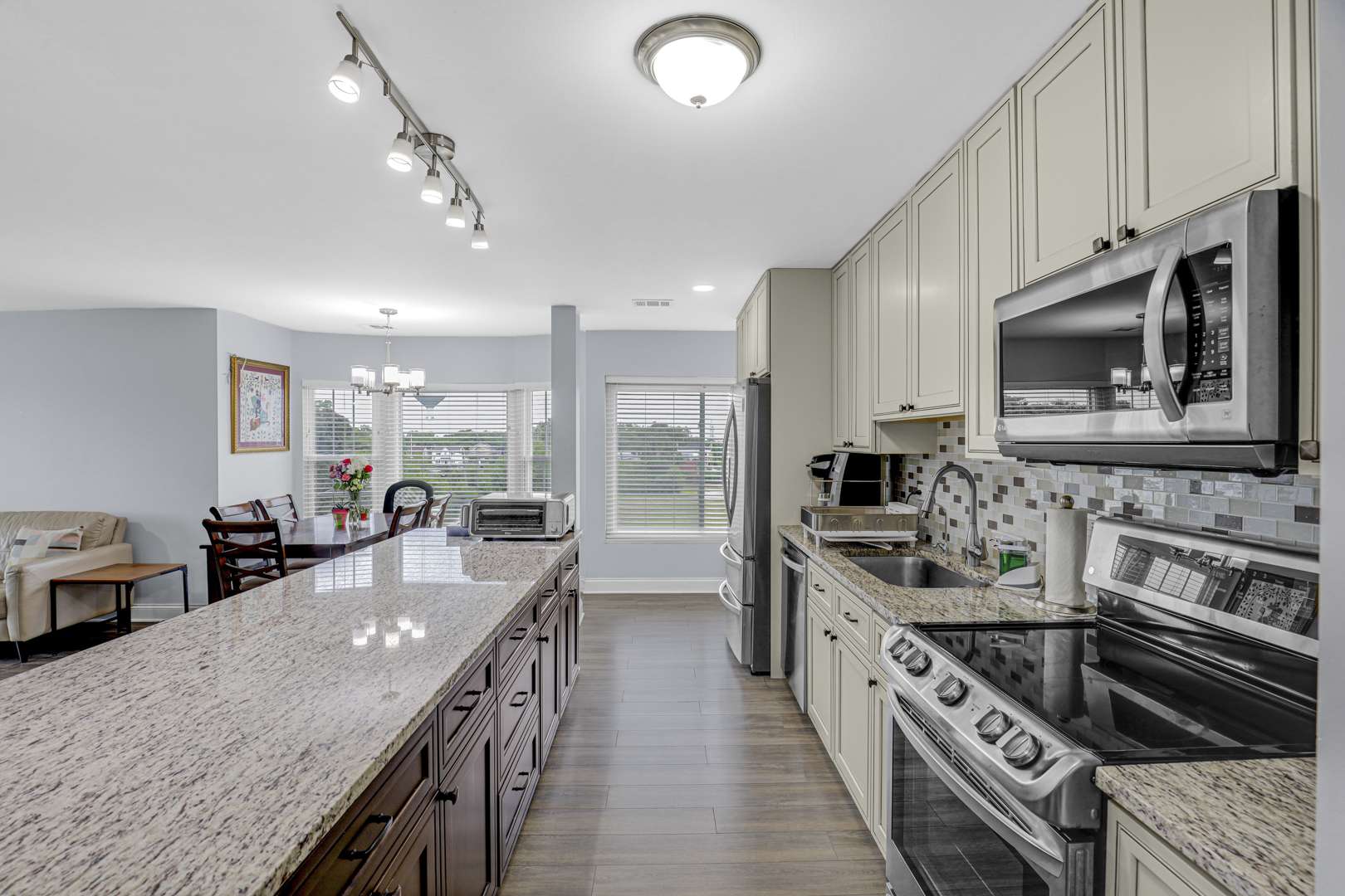 8640 WAUKEGAN RD #425, Morton Grove, IL 60053