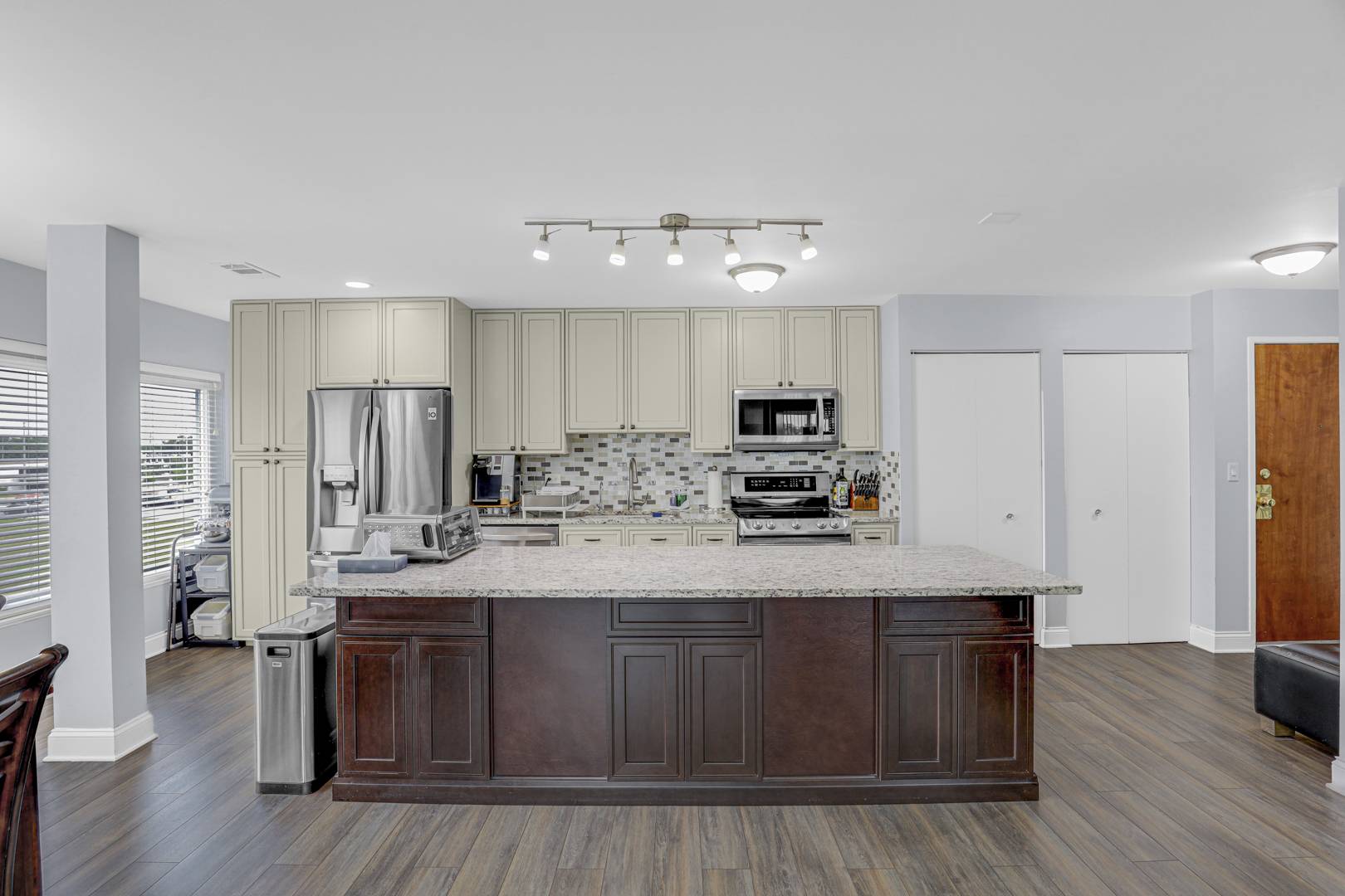 8640 WAUKEGAN RD #425, Morton Grove, IL 60053