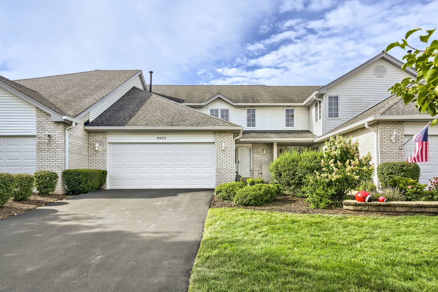 8833 Bluebird DR, Tinley Park, IL 60487