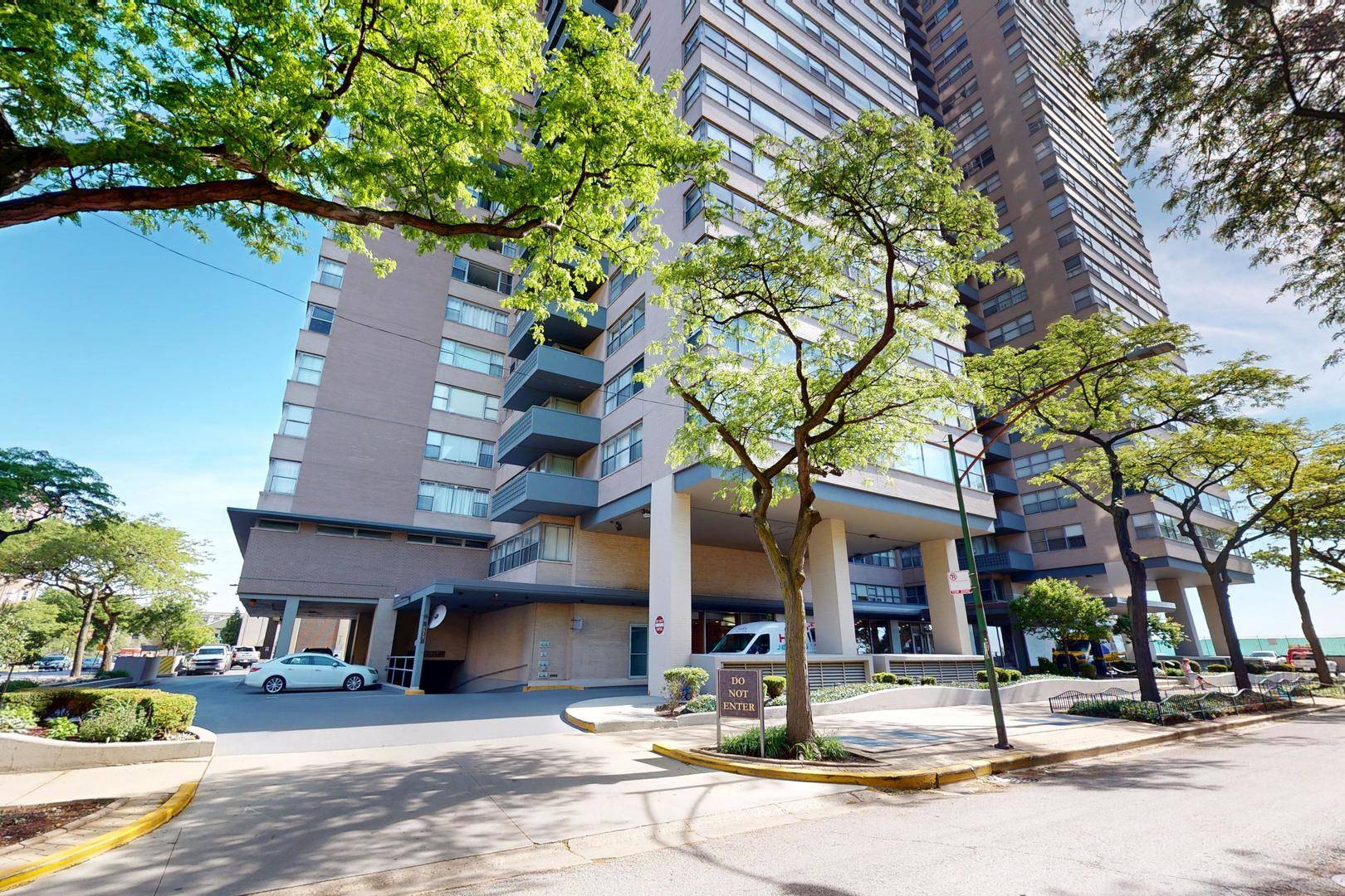 6301 N Sheridan RD #18E, Chicago, IL 60660