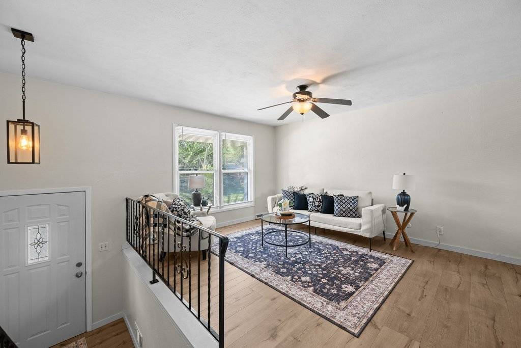 1272 Golden Valley DR, Bettendorf, IA 52722