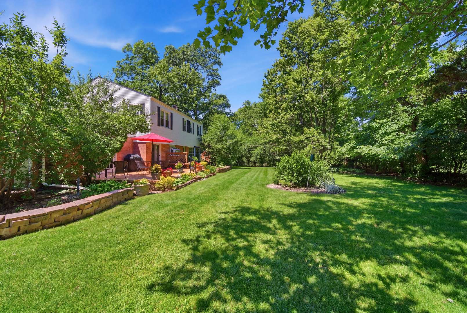 6 Londonderry LN, Lincolnshire, IL 60069