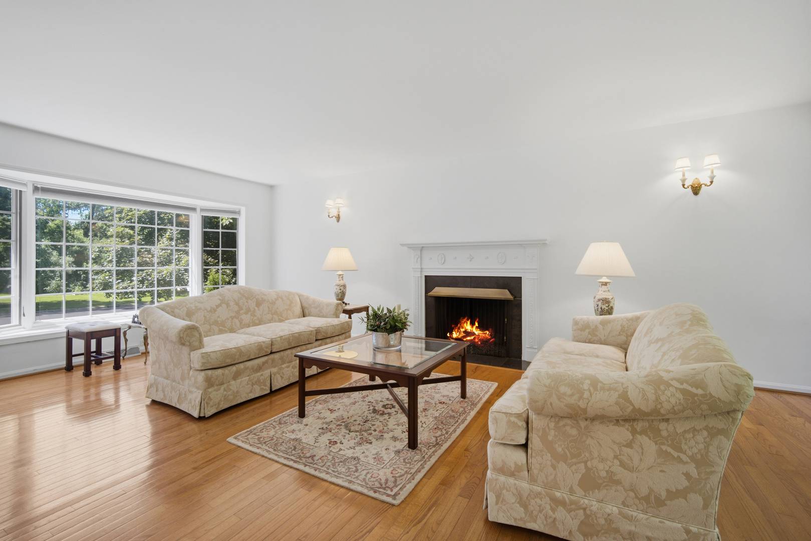 6 Londonderry LN, Lincolnshire, IL 60069