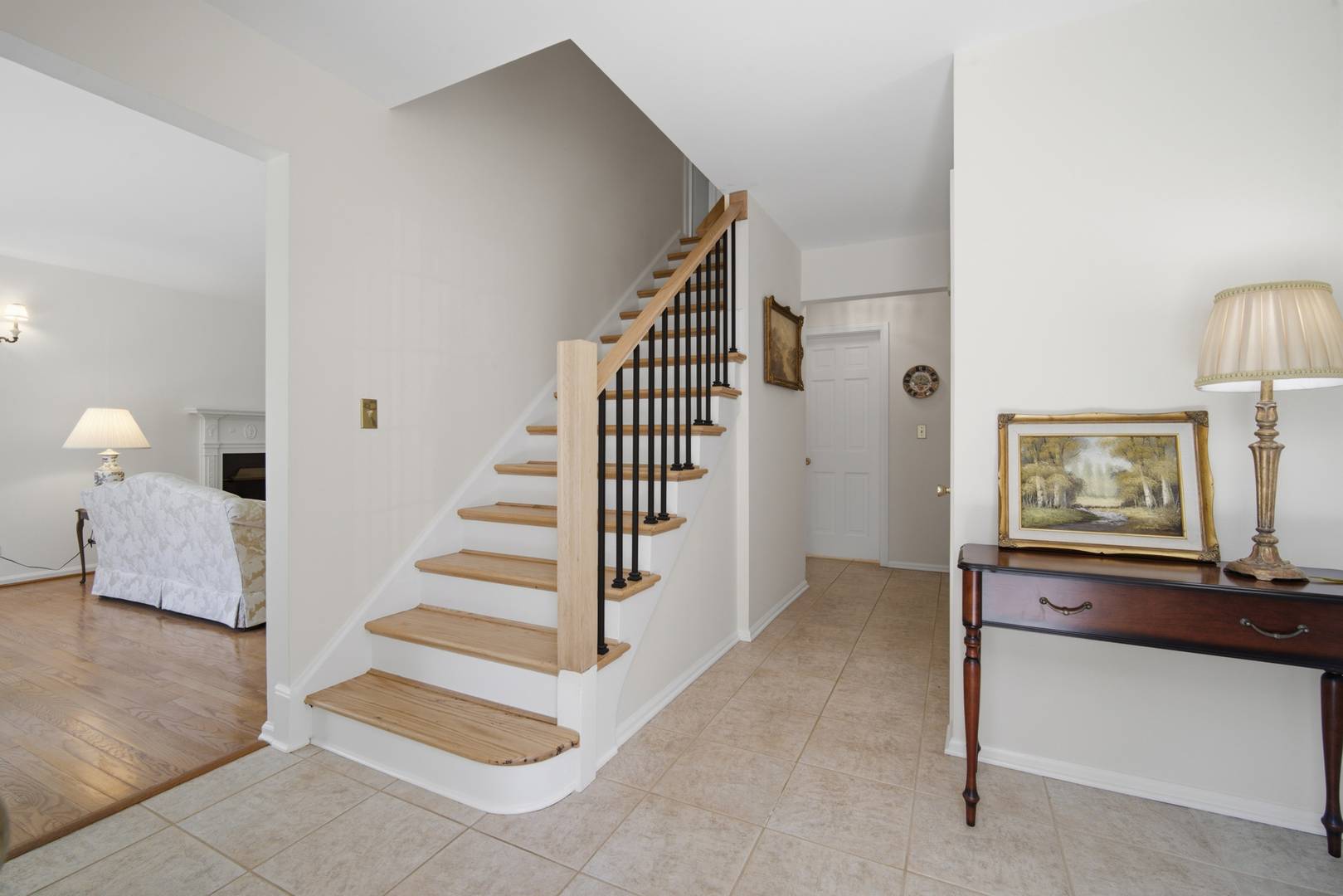 6 Londonderry LN, Lincolnshire, IL 60069