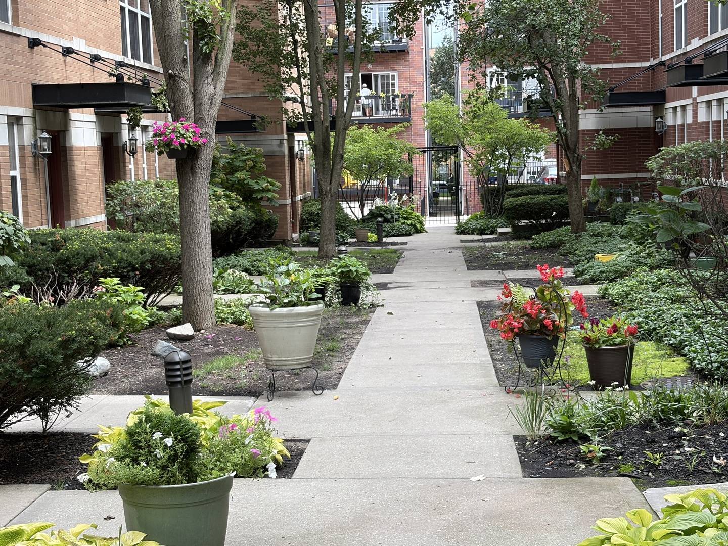 529 Chicago AVE #F, Evanston, IL 60202