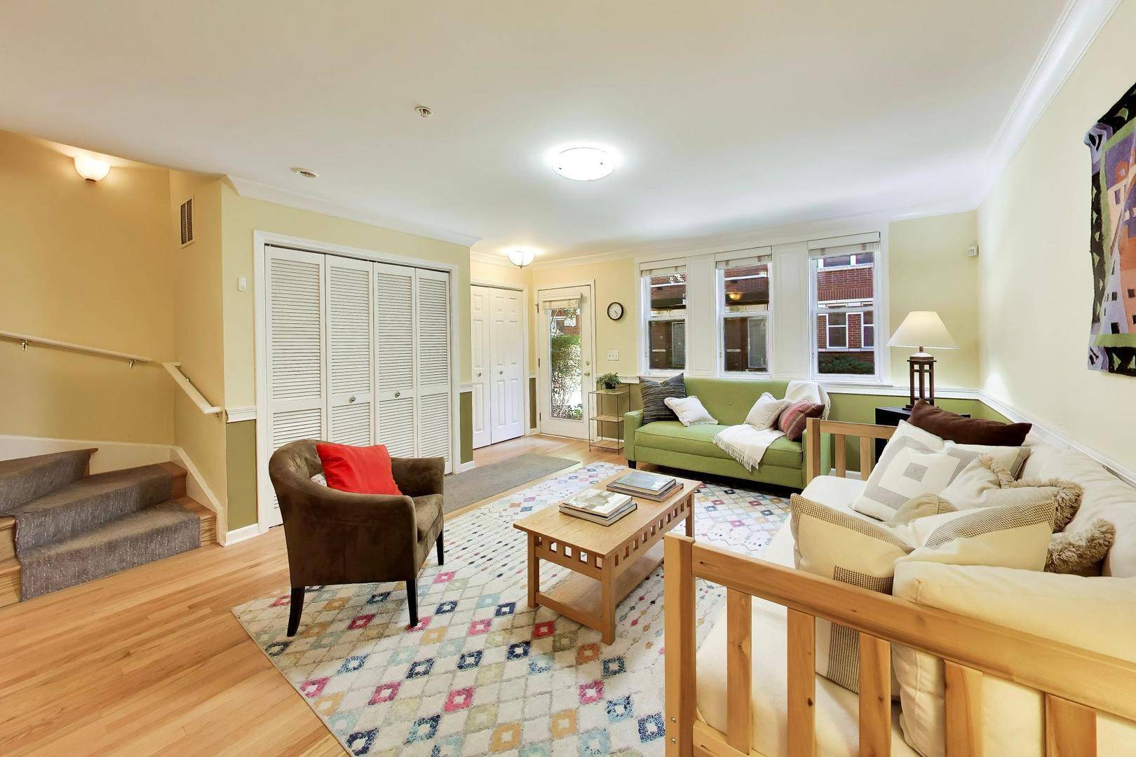529 Chicago AVE #F, Evanston, IL 60202