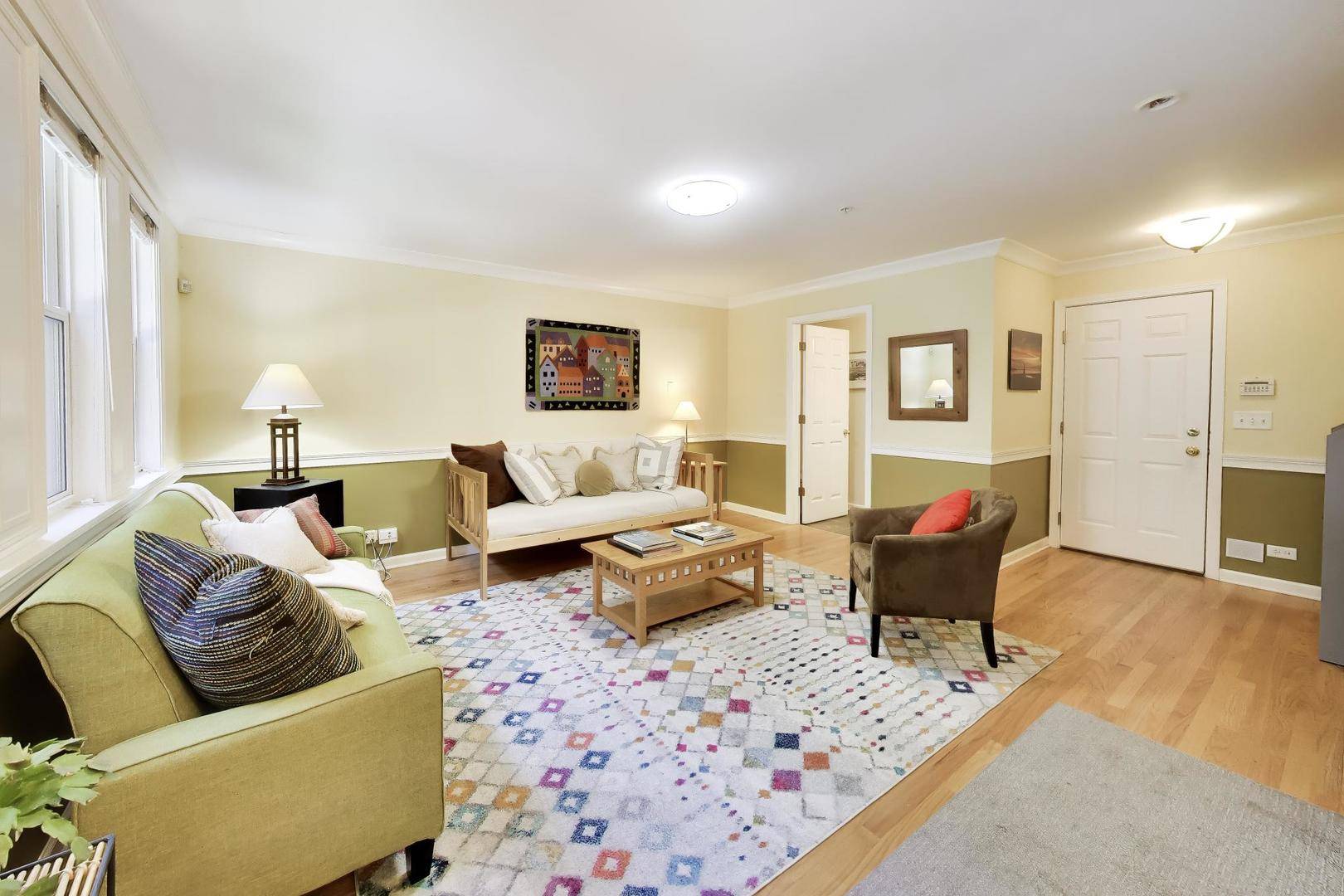 529 Chicago AVE #F, Evanston, IL 60202