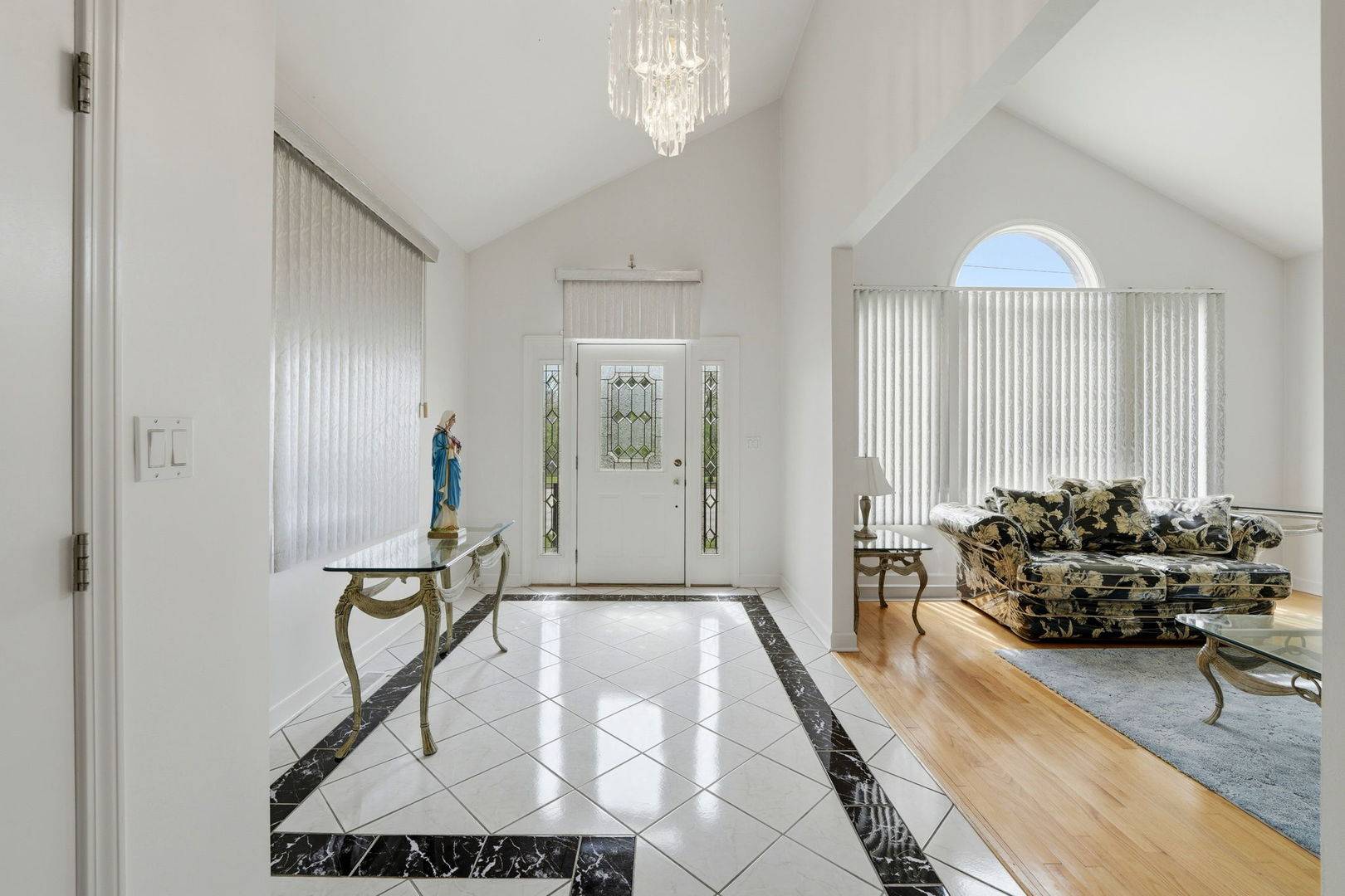 6916 W Forest Preserve DR, Harwood Heights, IL 60706
