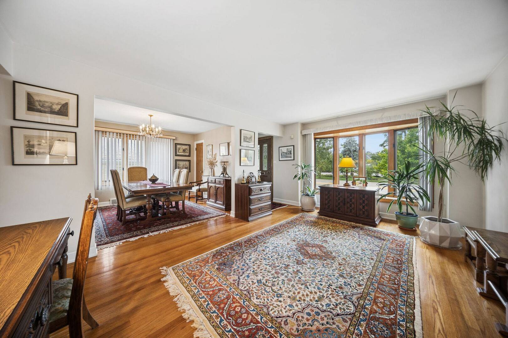 6647 N Crawford AVE, Lincolnwood, IL 60712
