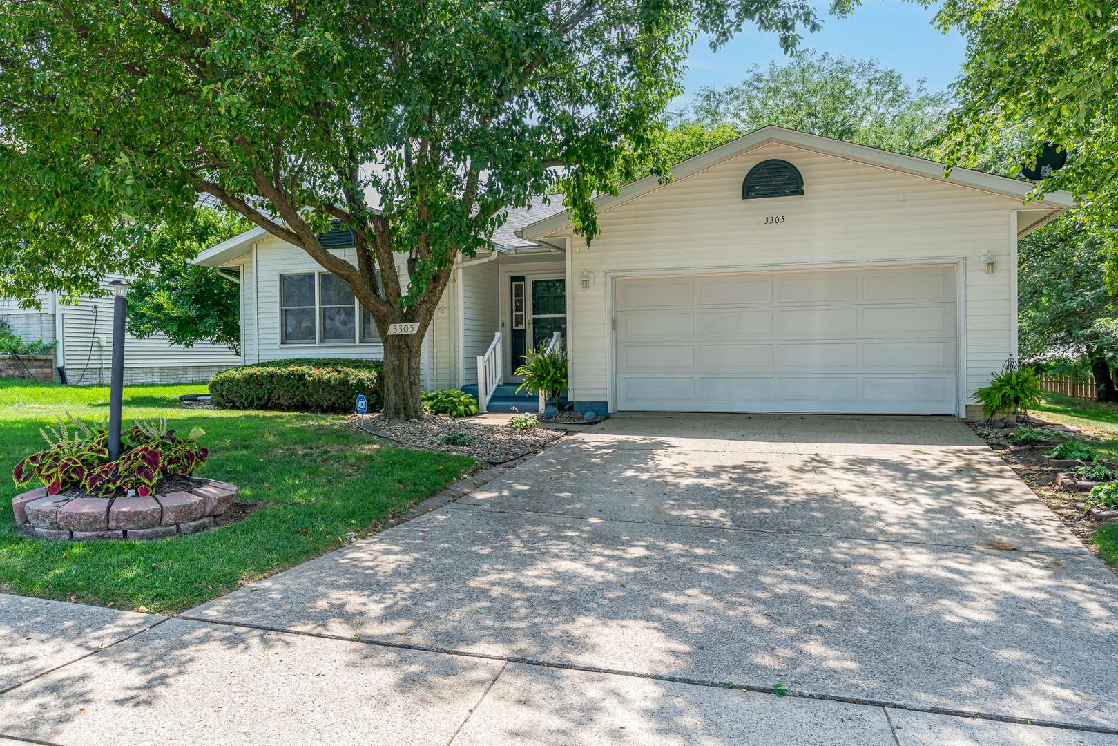 3305 W 66th ST, Davenport, IA 52806