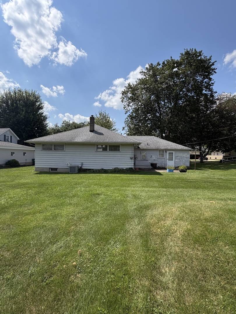209 S 4th AVE, Forreston, IL 61030