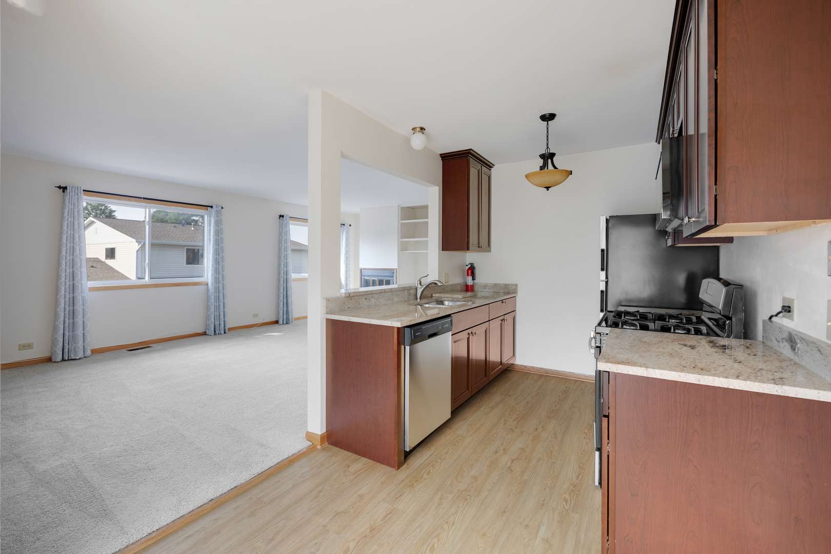 717 Whitesail DR #717, Schaumburg, IL 60194