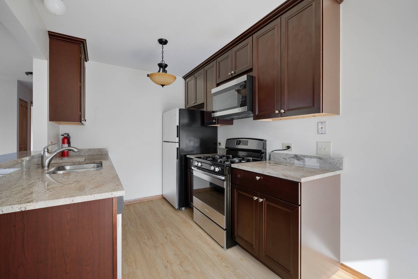 717 Whitesail DR #717, Schaumburg, IL 60194
