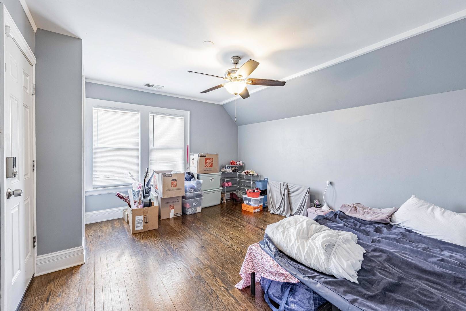 10044 S La Salle ST, Chicago, IL 60628