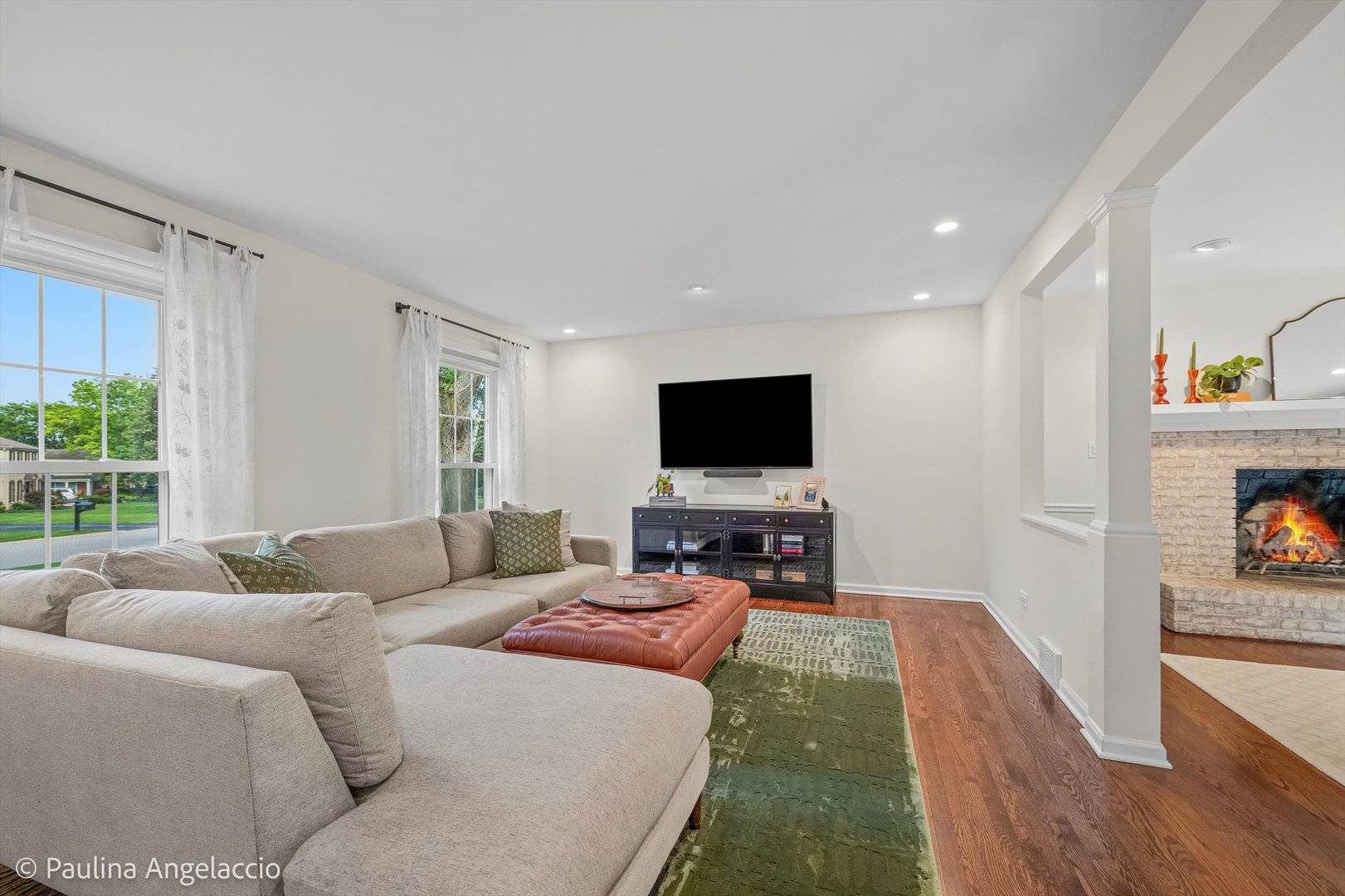 490 Red Barn LN, Barrington, IL 60010