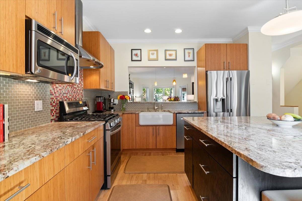 4530 S Woodlawn AVE #305, Chicago, IL 60653