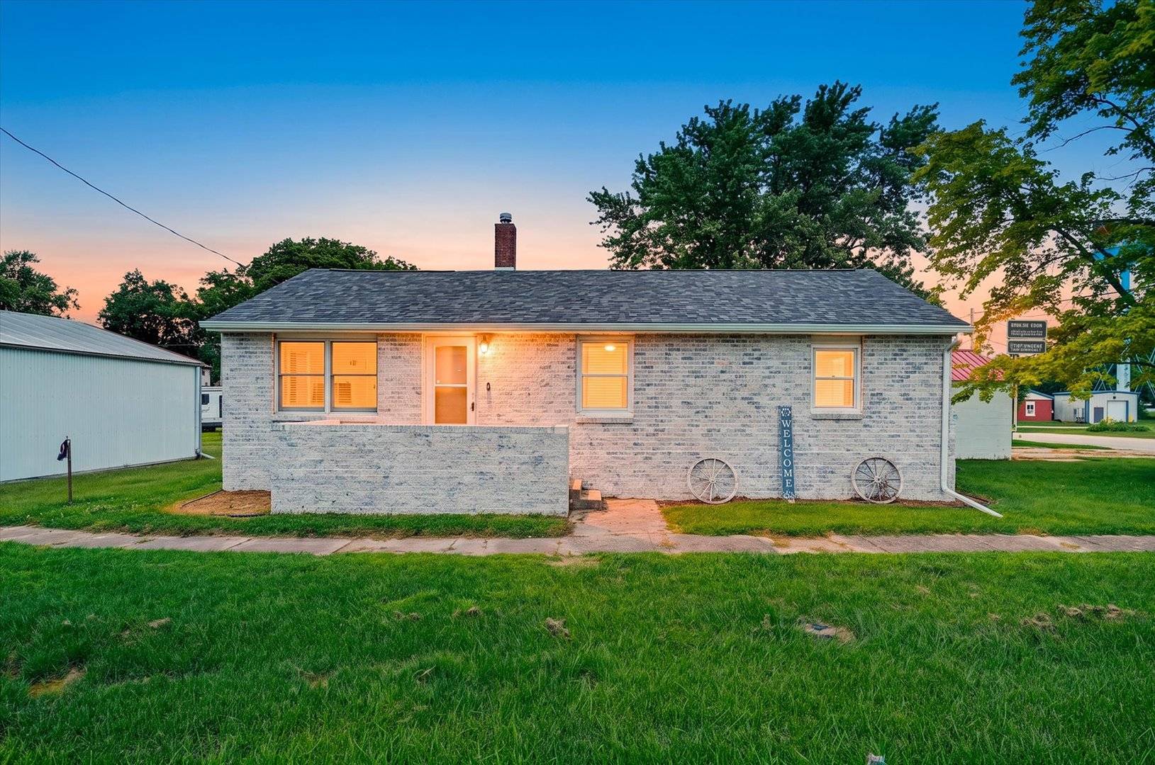 106 W South ST, Elliott, IL 60933