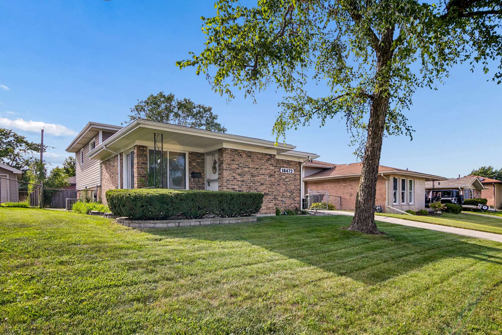 16472 Terry LN, Oak Forest, IL 60452